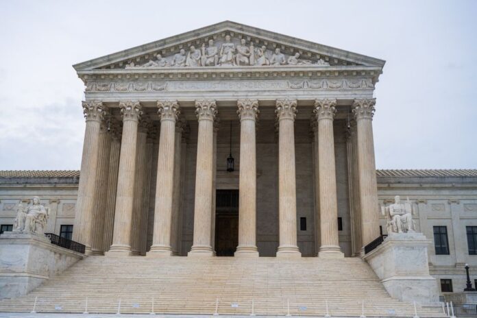 Supreme Court lets Trump continue work on White House ballroom for now — National coverage by Political Watch. Photo: Guoh...