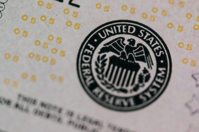 How Should the Federal Reserve Deal With the AI Bubble? — Economy coverage by Political Watch. Photo: https://kaboompics.c...
