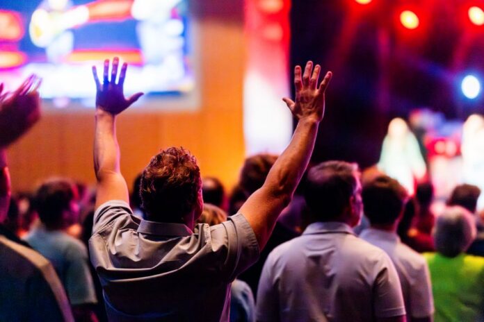 The People Who Shun Super-Popular Pop Culture — Entertainment coverage by Political Watch. Photo: Caleb Oquendo via Pexels